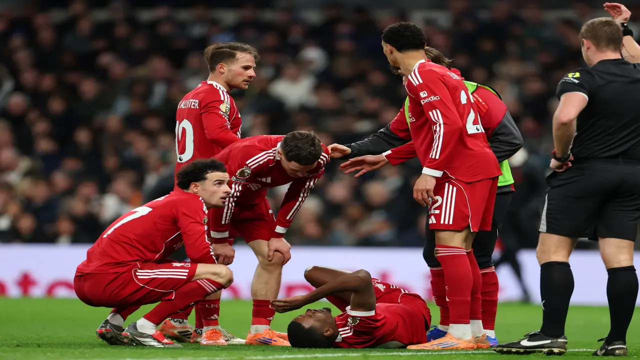 صفقات معطلة.. ليفربول وأرني سلوت يواجهان عقبات متتالية